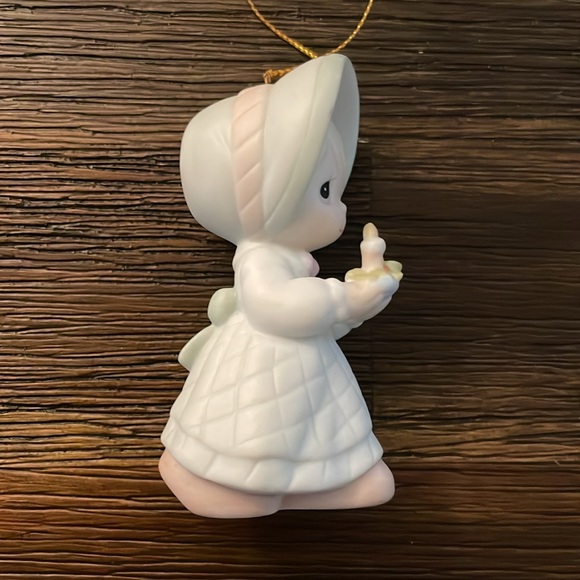 Precious Moments Share in the Warmth of Christmas Porcelain Ornament 1993 - Picture 5 of 14
